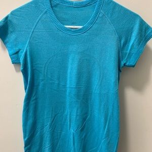 Lulu lemon tshirt
